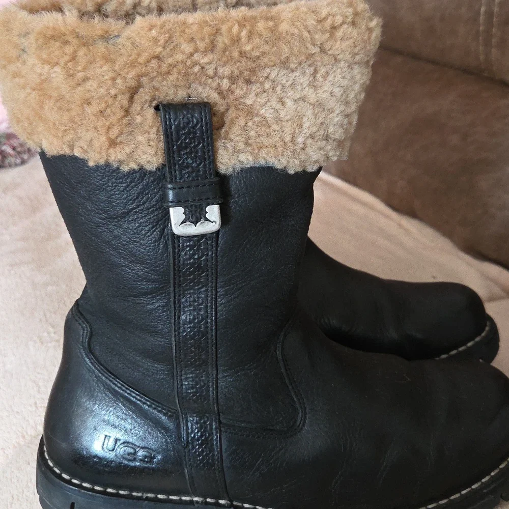 UGG Mens Leather Insulated Boots
